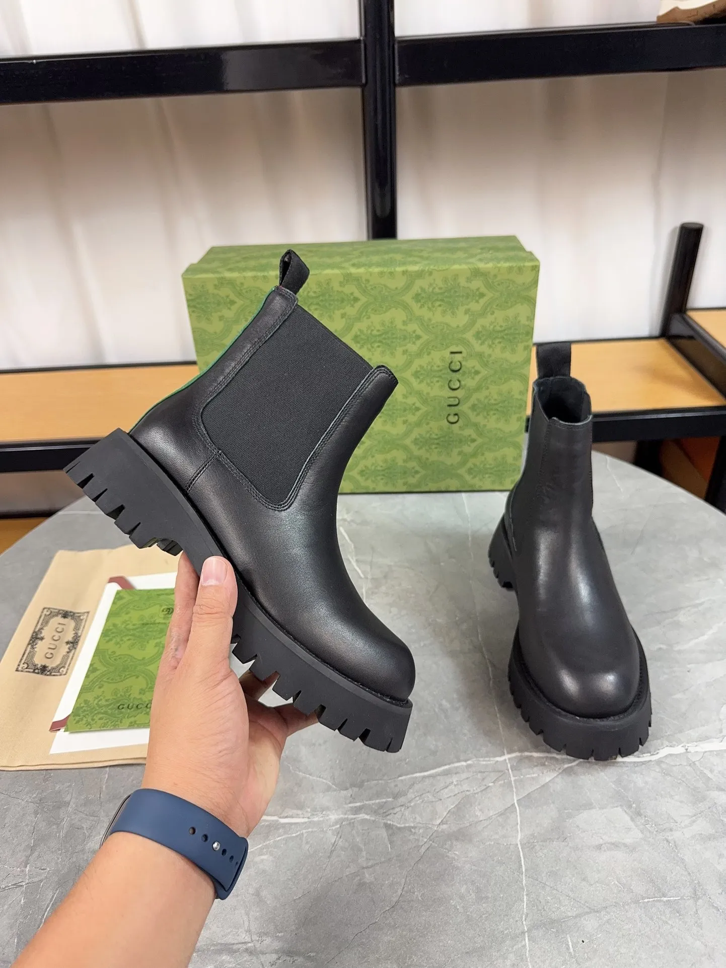 Men's shoes 💰640💰 New model from Gucci, double GG groove thick-soled loafers. The original version is made 1:1. Super beautiful quality, classic model at the counter. ❶Upper: original open-edge beaded cowhide ❷Inner lining: water-dyed cowhide ❸Feet: water-dyed cowhide ❹Outsole: ultra-light original sole ❺thick sole heightening: 3.5cn ❻Packing: original packaging ❼Number: 35-42 (41 41 customized, non-refundable) Men's model: 38-46 (45, 46 customized, non-refundable)